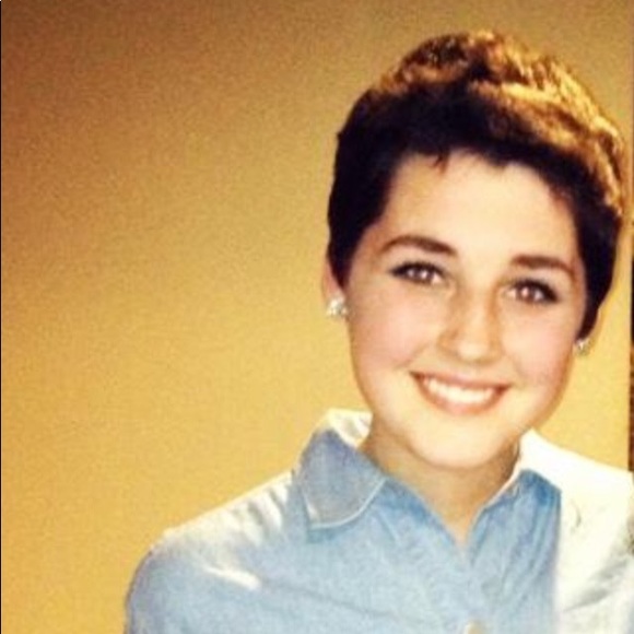 Meet your Posher, Alicia. I ❤️ Poshmark - Picture 4 of 4